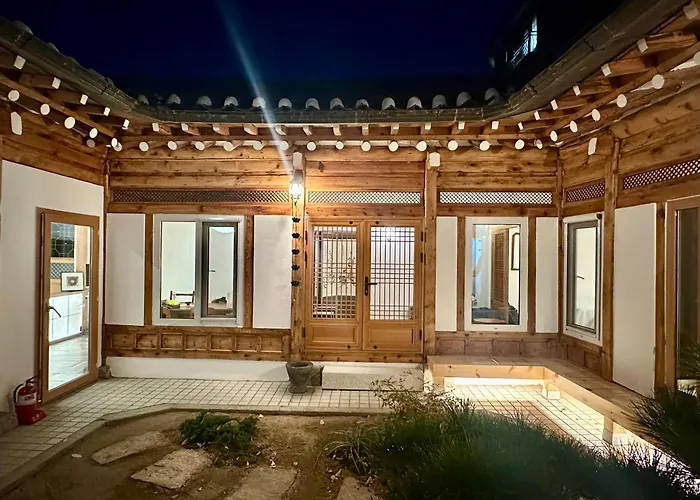 Hanok Moonee