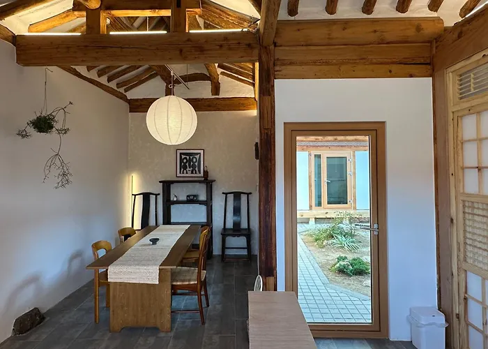 Hanok Moonee Villa