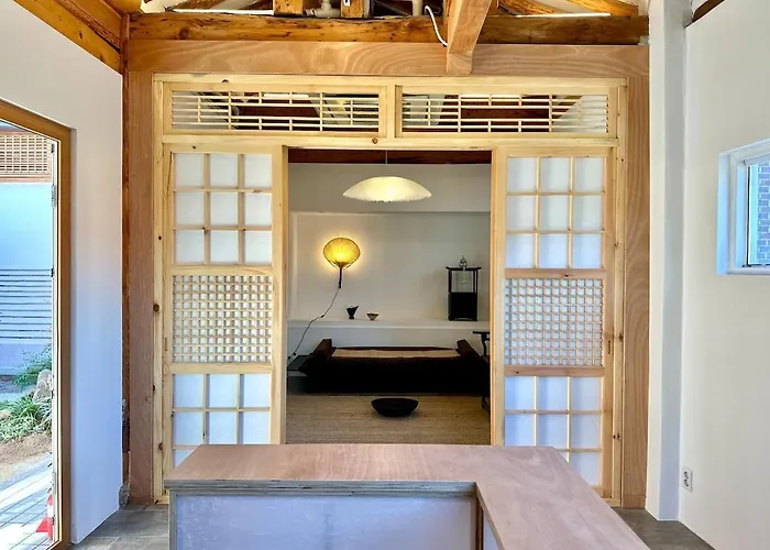 Hanok Moonee *