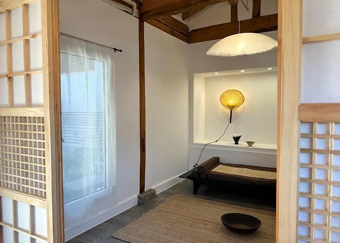 Hanok Moonee