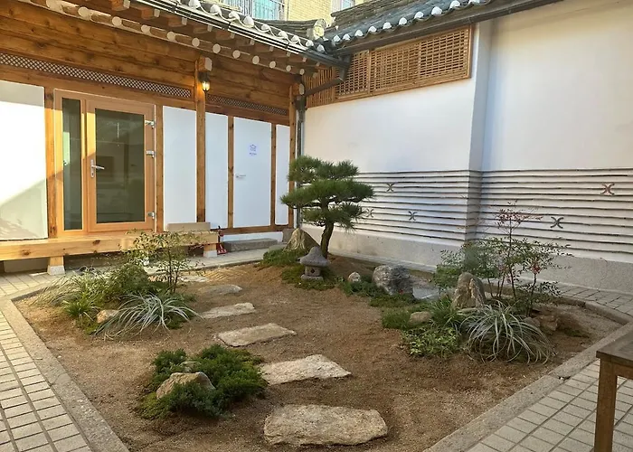 Hanok Moonee
