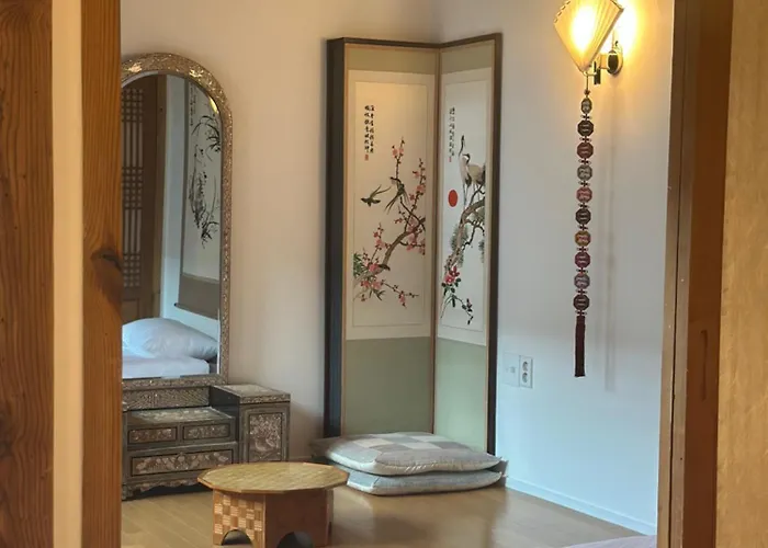 Hanok Moonee