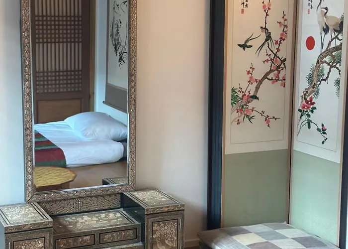 Hanok Moonee *
