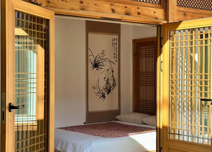Hanok Moonee *